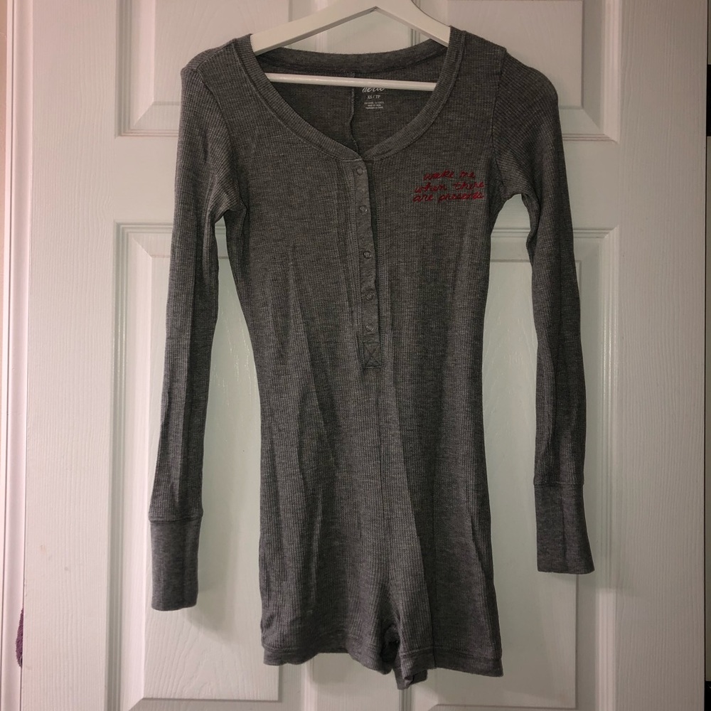 Arie ‘Wake Me When there are Presents’ romper